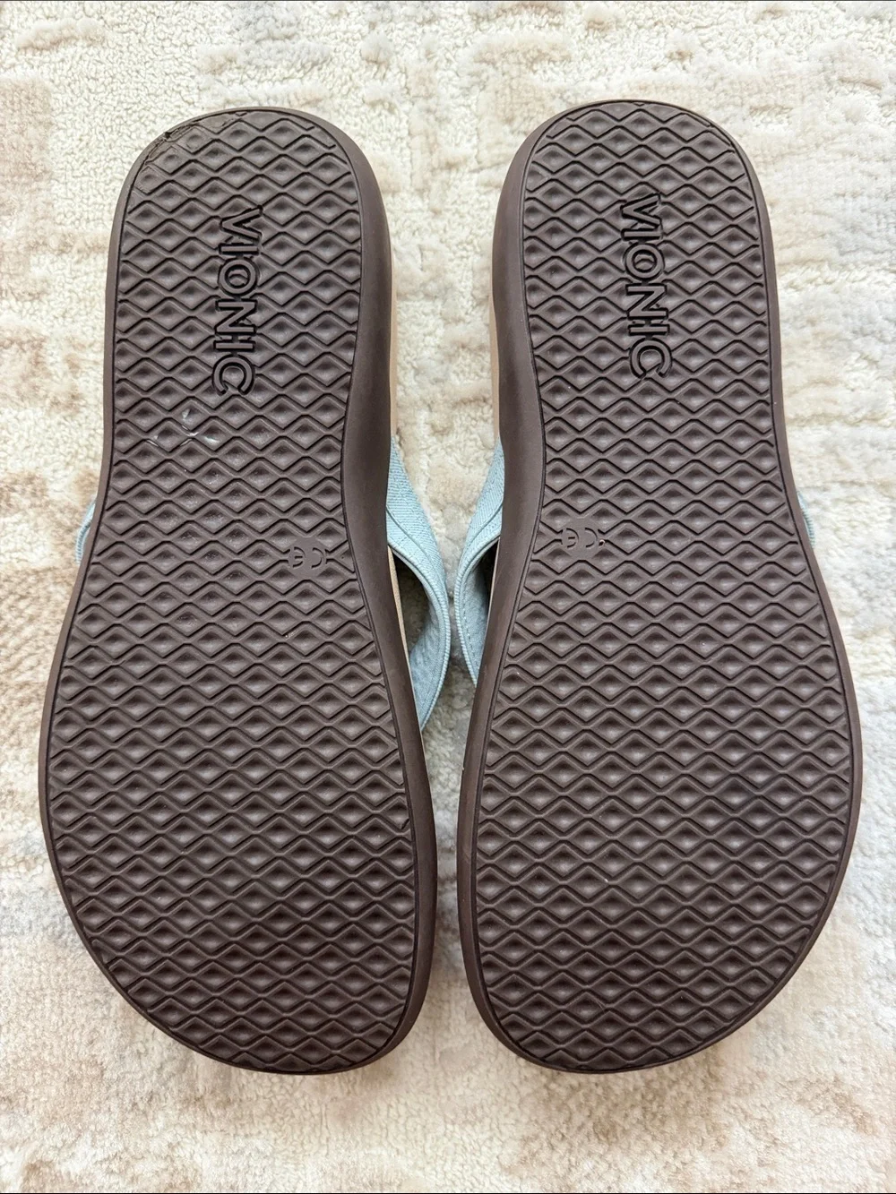 Women’s Arch Suppory Flip Flop Sandals in Light Blue and Tan